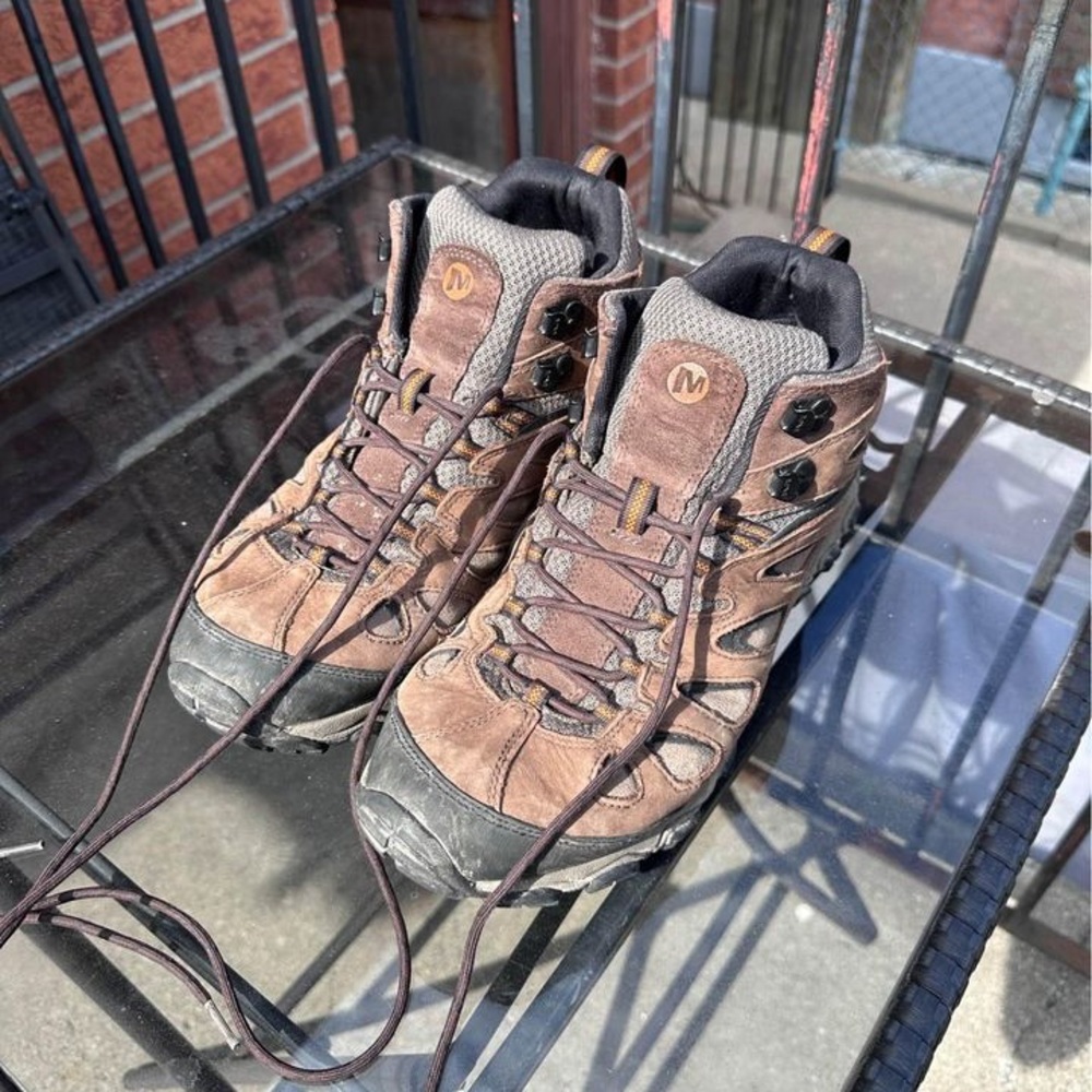 Men’s Merell Hiking Boots Size 10.5